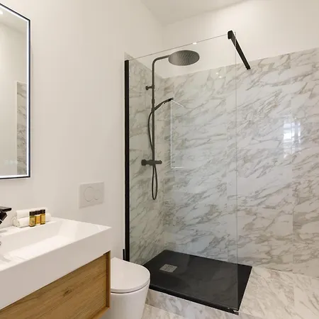 Modern & Stylish Prestige 3 Bedroom With Ac & Balcony Appartamento *
