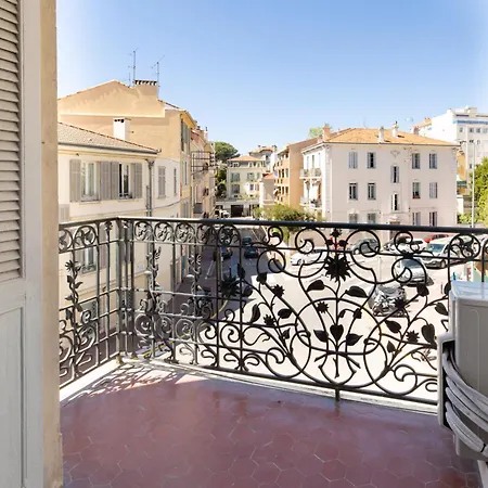 Modern & Stylish Prestige 3 Bedroom With Ac & Balcony Cannes