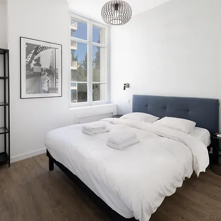 Appartement Modern & Stylish Prestige 3 Bedroom With Ac & Balcony