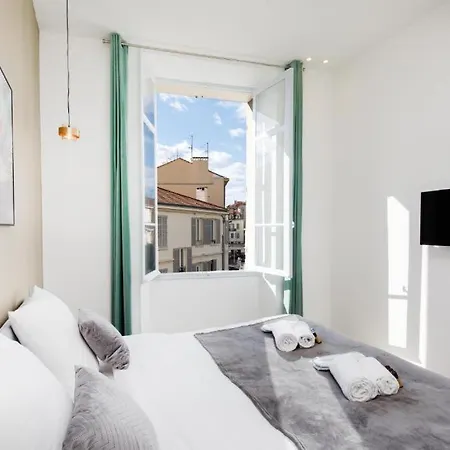 Modern & Stylish Prestige 3 Bedroom With Ac & Balcony *