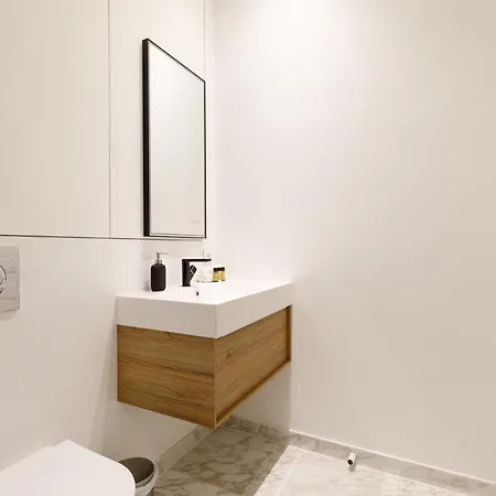 Modern & Stylish Prestige 3 Bedroom Apartment With Ac & Balcony Διαμέρισμα Κάννες