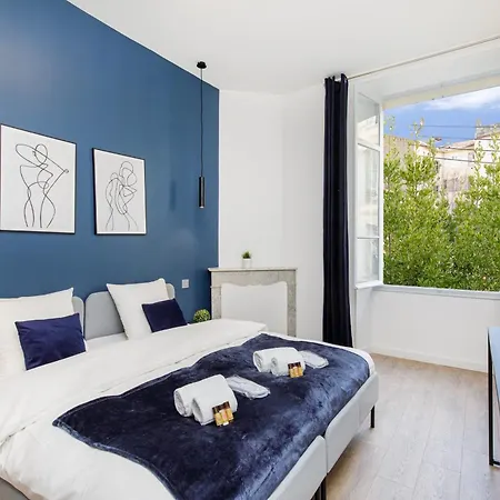 Modern & Stylish Prestige 3 Bedroom Apartment With Ac & Balcony Κάννες
