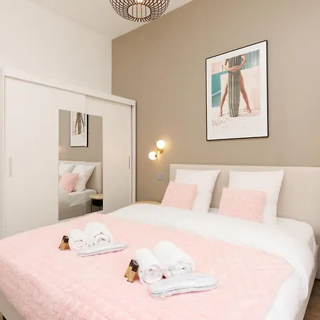 Διαμέρισμα Modern & Stylish Prestige 3 Bedroom Apartment With Ac & Balcony *