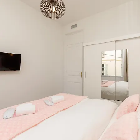 Διαμέρισμα Modern & Stylish Prestige 3 Bedroom Apartment With Ac & Balcony Κάννες