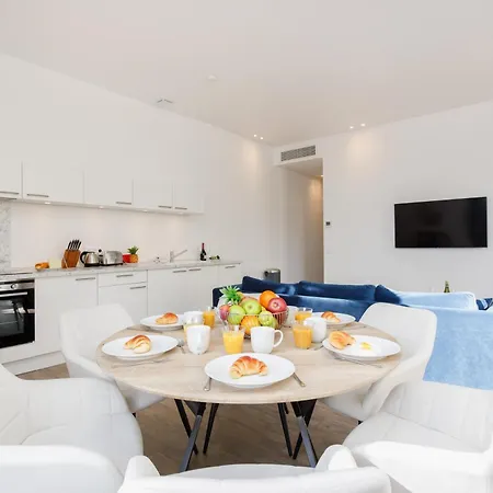 Modern & Stylish Prestige 3 Bedroom Apartment With Ac & Balcony * Κάννες