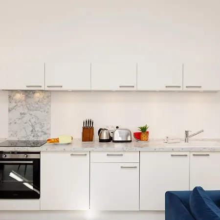 Modern & Stylish Prestige 3 Bedroom Apartment With Ac & Balcony Διαμέρισμα Κάννες
